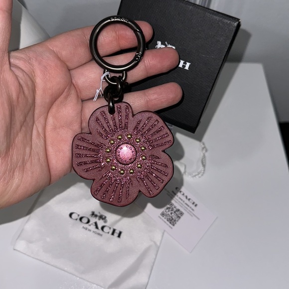 Coach Tea Rose bag charm - Picture 2 of 3